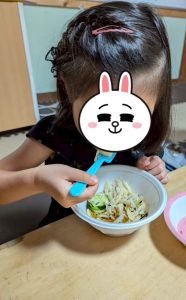 いちか　うどん食べる